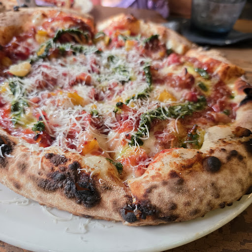 Bambina Pizzería & Coctelería