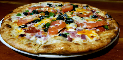 Leñas Pizza Bar and Grill