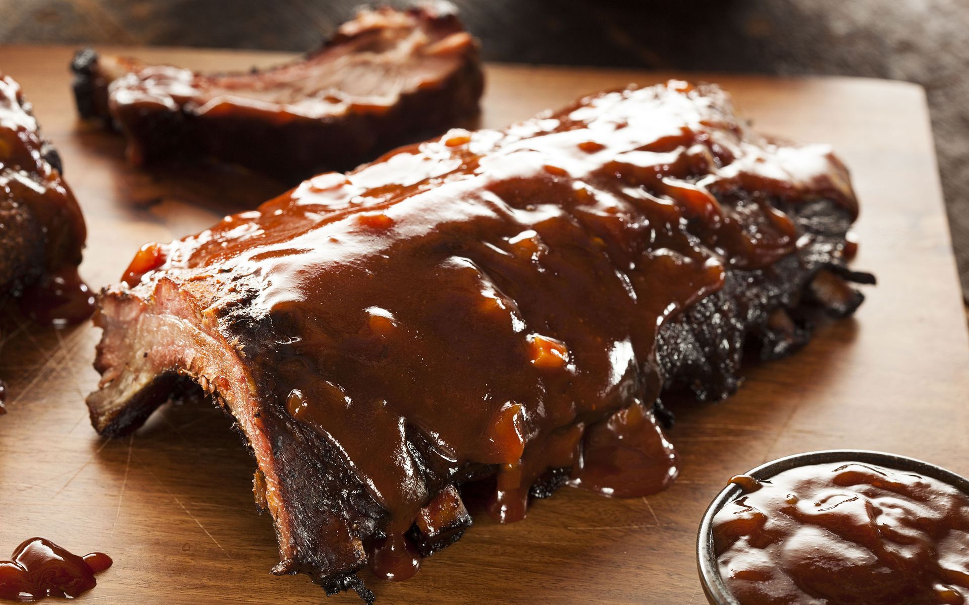 Delicioso BBQ al Estilo Bronco’s: Parrilla, Carne Asada y Sabores Ahumados