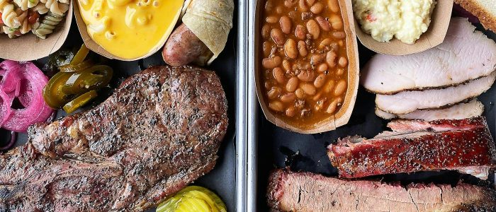 Hecho en Texas BBQ: auténtico sabor ahumado, carne jugosa y crujiente