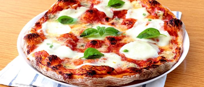 Pizza La Italiana: auténtica pizza napolitana con mozzarella fresca y salsa de tomate – sabor tradicional italiano